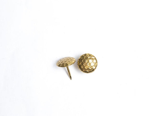 Möbelspik dekorspik hålhamrad mässing Ø 13 mm